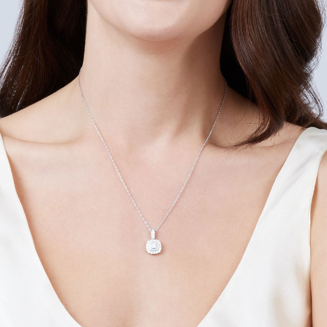45cm Miracle Halo Necklace with 0.16tw of Diamonds in Sterling Silver