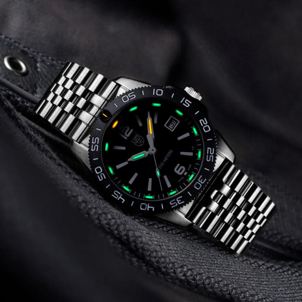 Luminox Consign Black Dial Silver Stainless Steel Strap Men Watch LM3122.M
