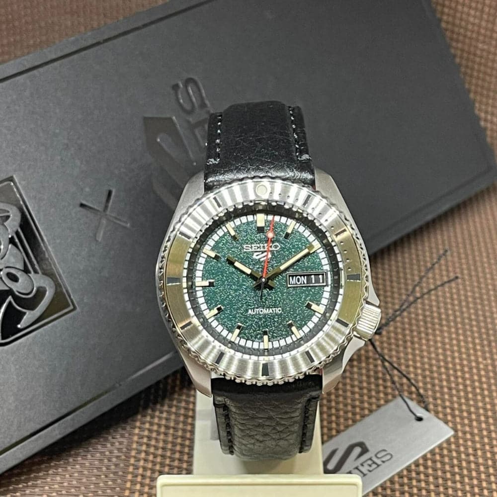 Seiko 5 Green Dial Black Leather Strap Men Watch SRPJ91K1P