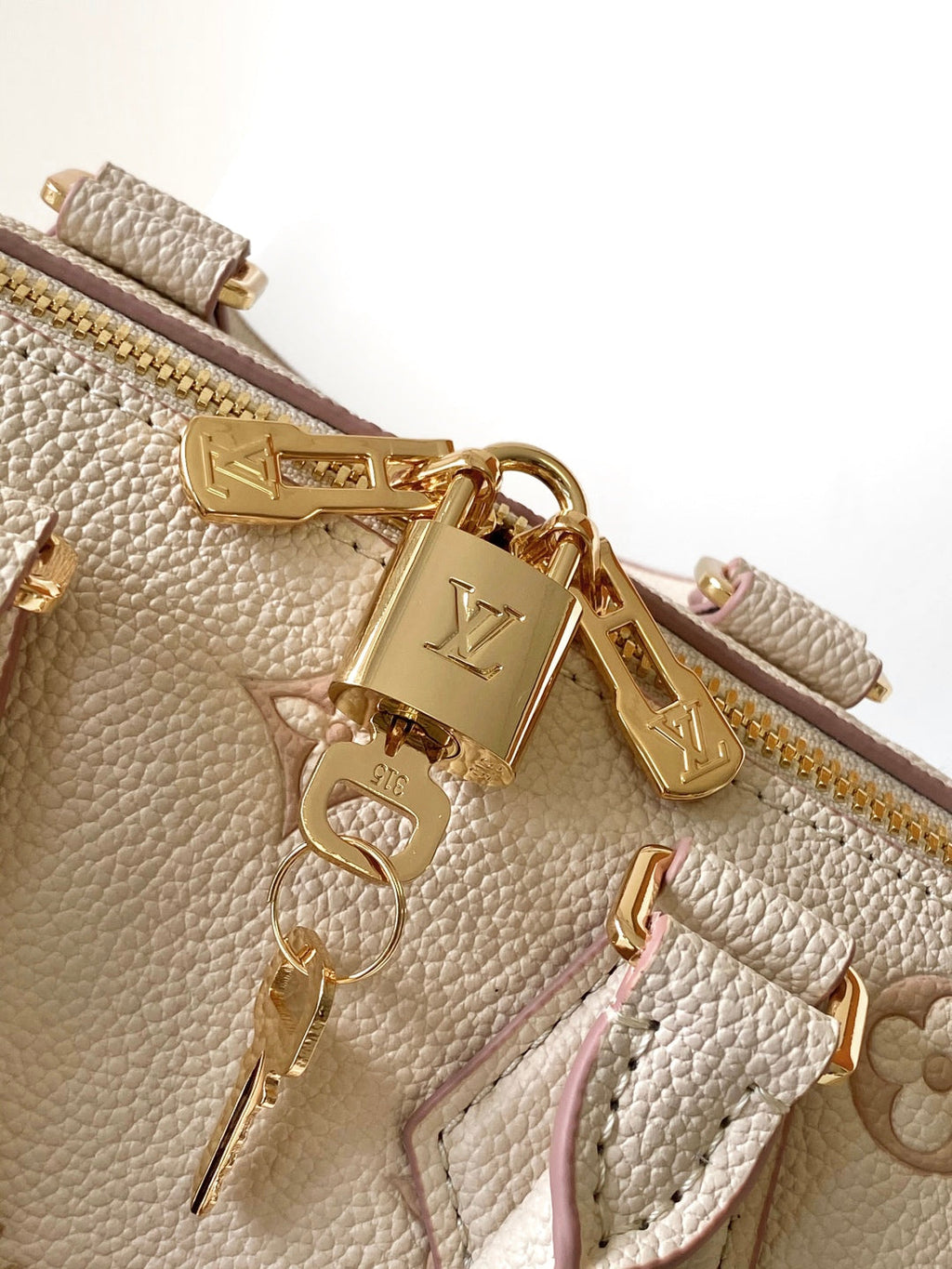 LV Speedy 20 BandouliÃ¨re Bag Beige Embossed cowhide 252519