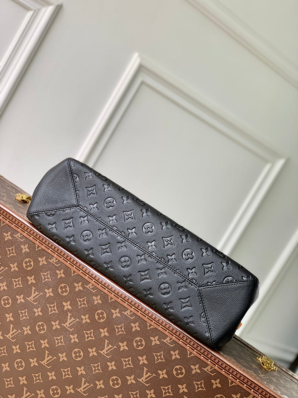 Anytime 42cm Tote Bag Black Gold Empreinte leather 250554