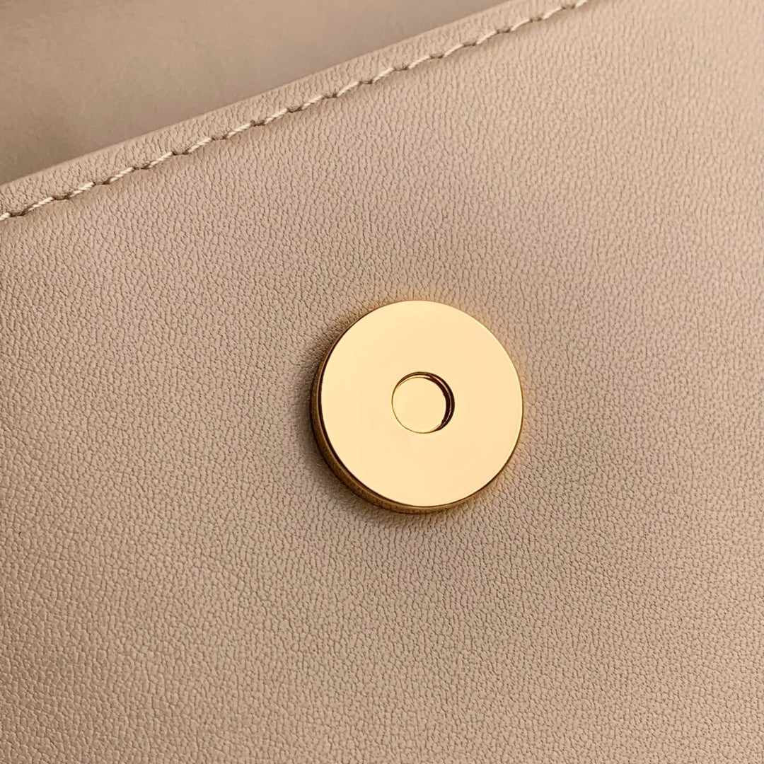 Wallet On Chain LV Bloom 20cm Beige Calfskin 250359