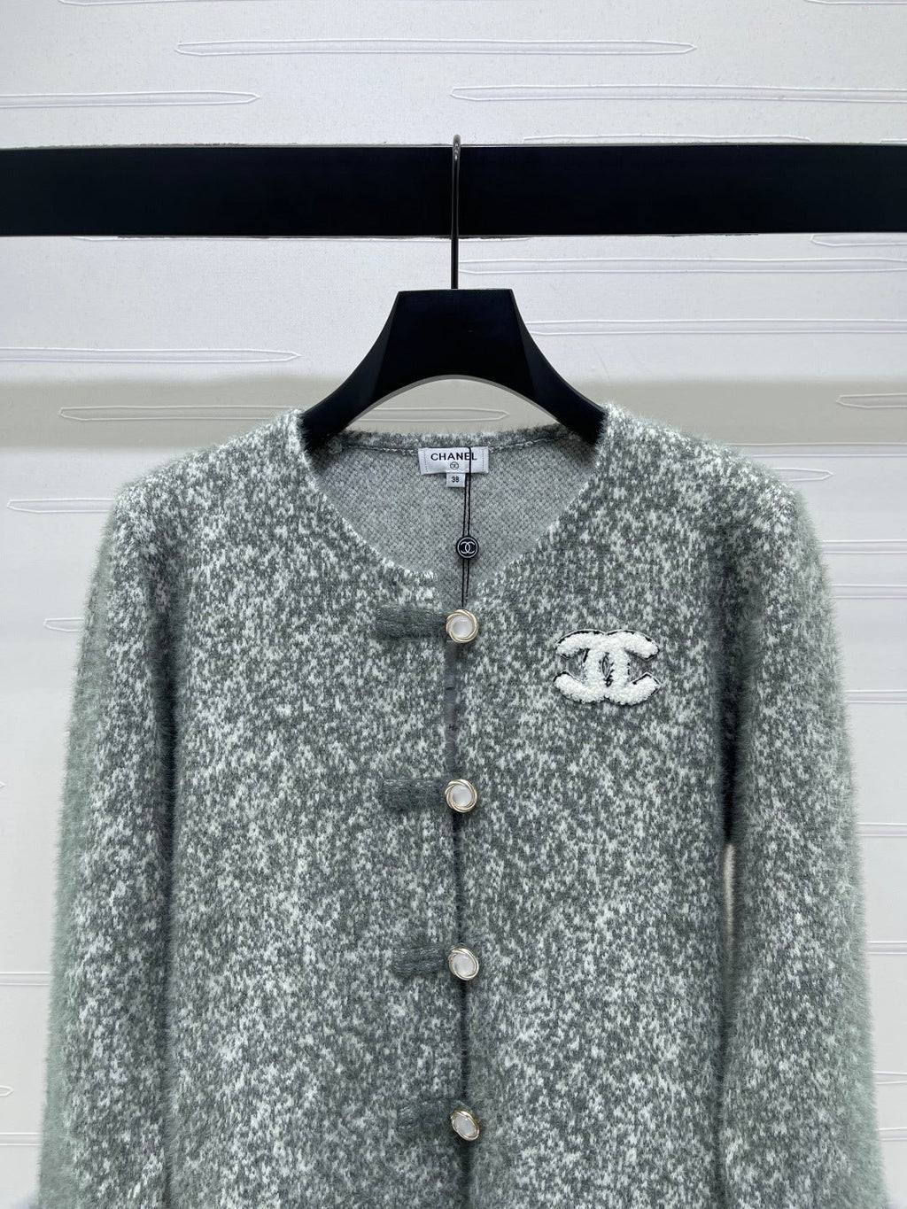 Chanel 2025 Fur-sleeved Crew Neck Cardigan Gray Polyester Wool 319595