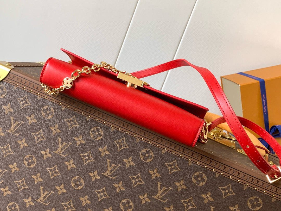 Wallet On Chain Capucines handbag Red Cowhide 250407