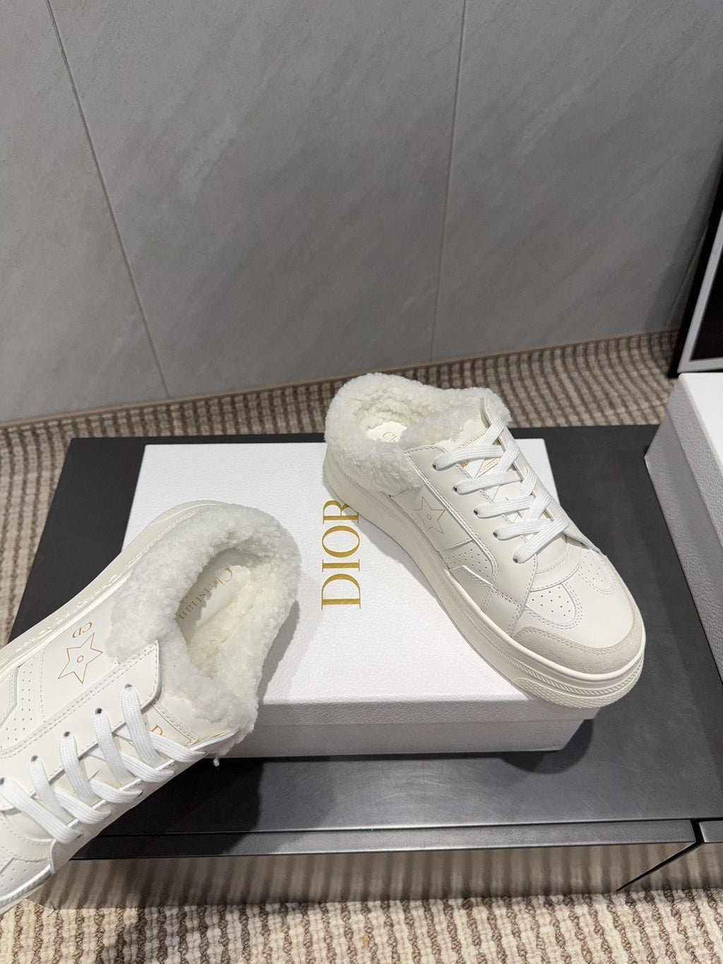 CD Star sneakers white cowhide wool 539687