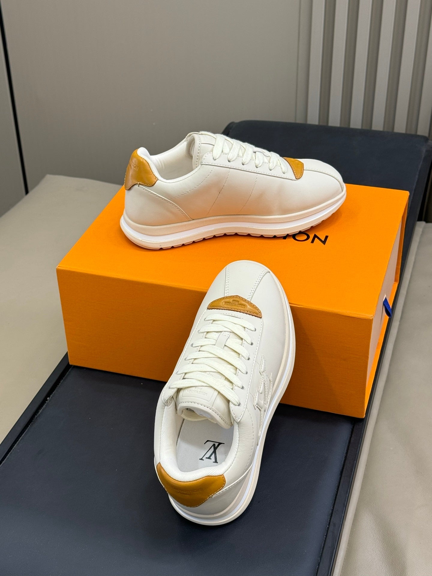LV 25 Buttersoft Sneaker White Lambskin 333490