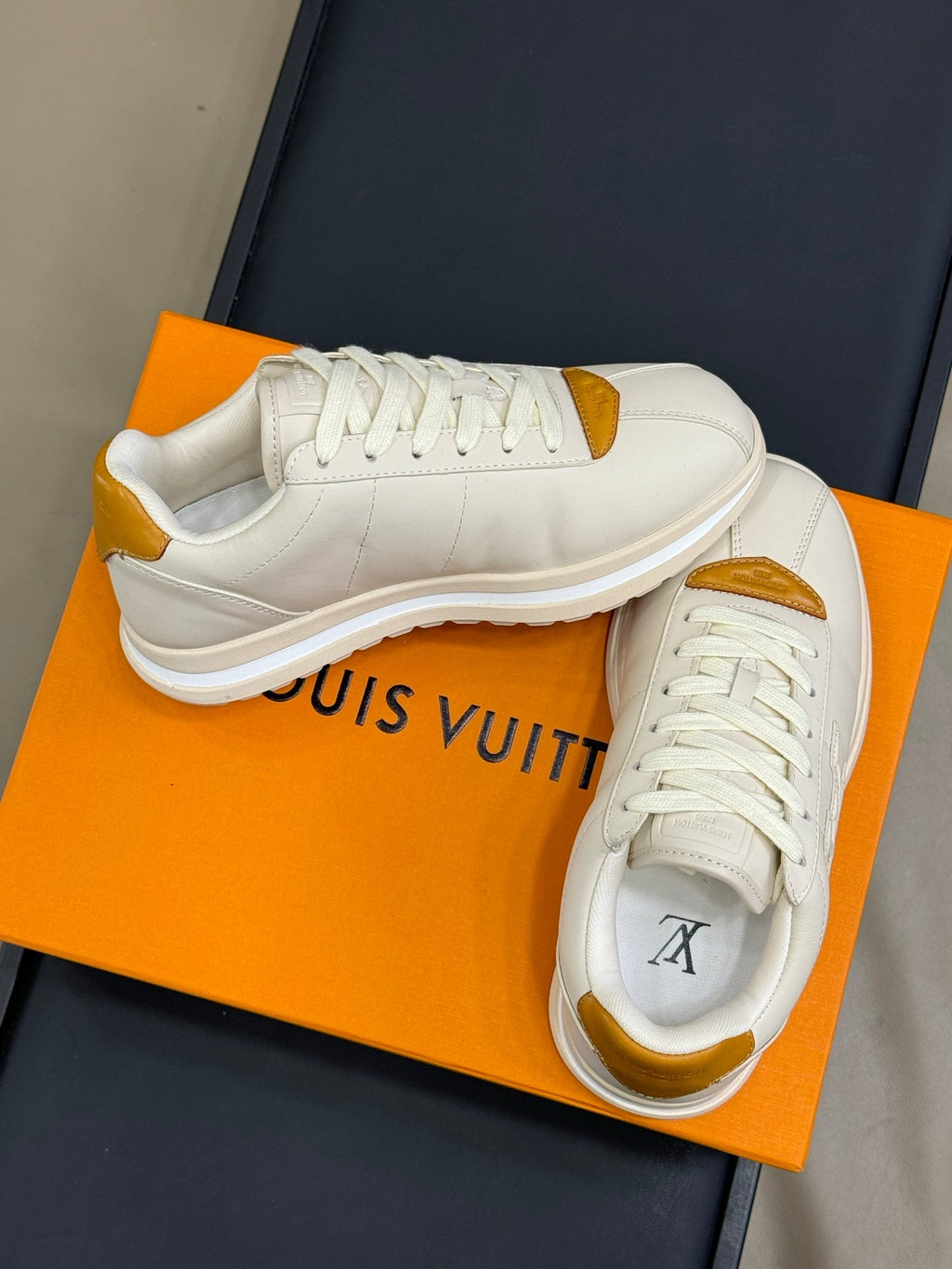 LV 25 Buttersoft Sneaker White Lambskin 333490
